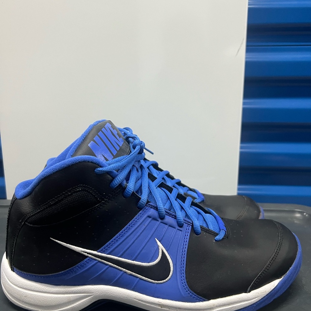 Nike Black and Blue Athletic Shoes with Sleek Design